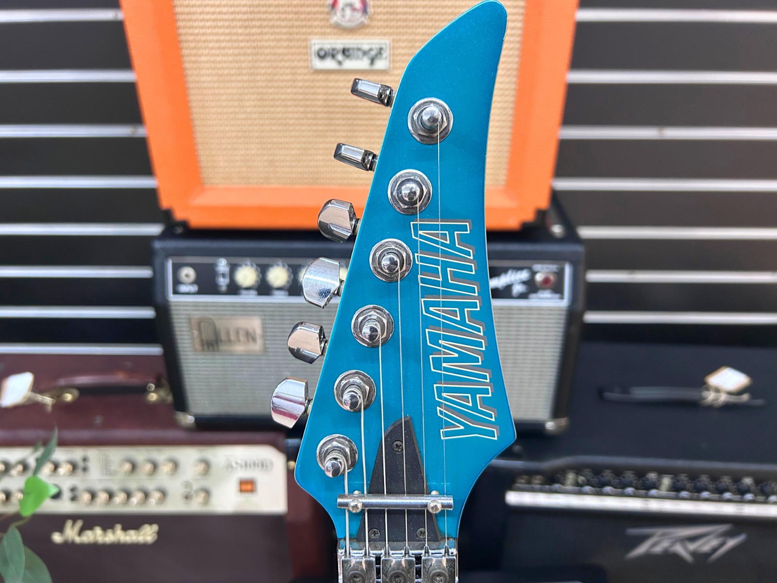 Guitarra Yamaha RGX 421D Azul Usada - Qualidade e Versatilidade