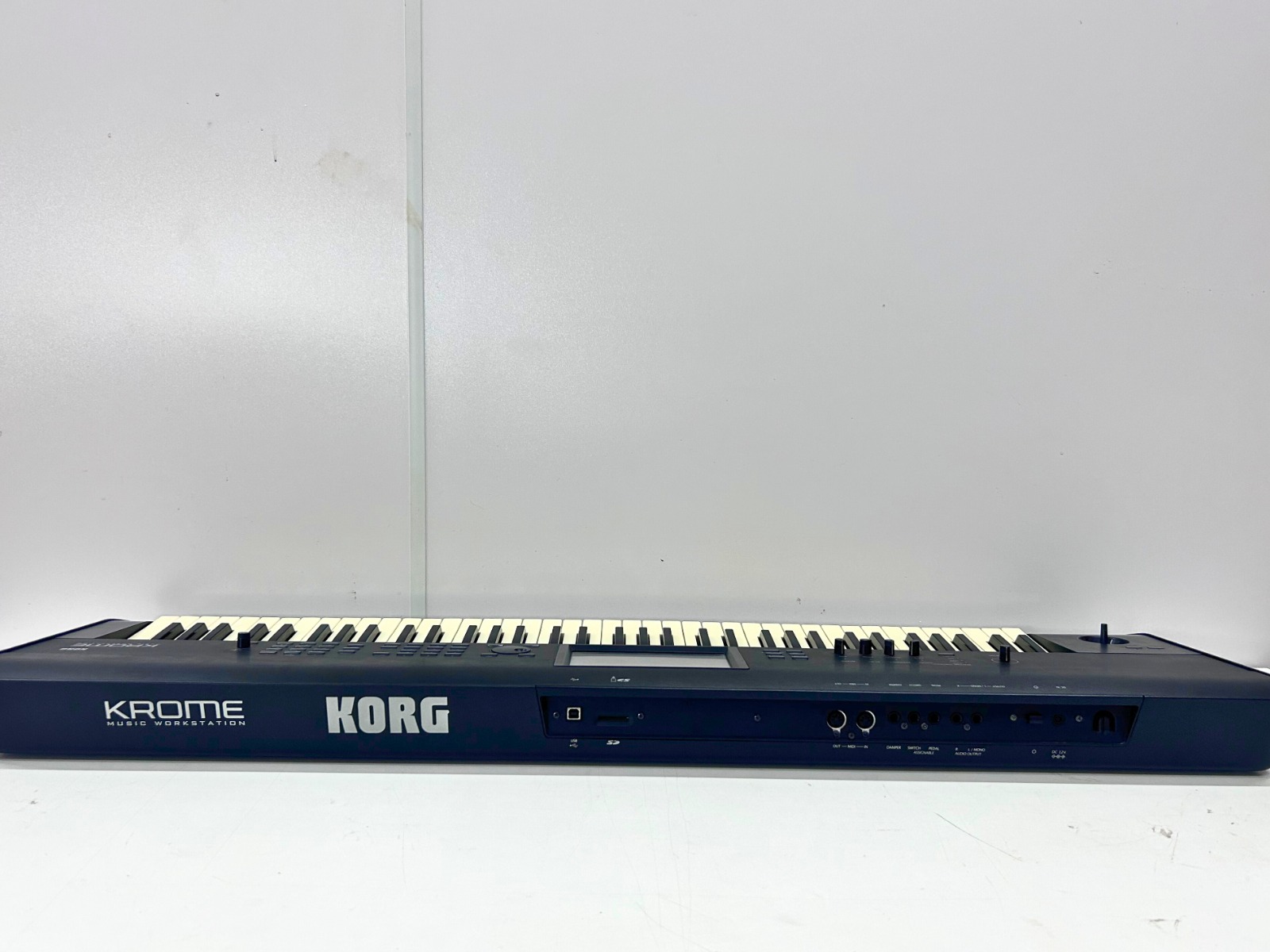 Teclado Sintetizador KORG KROME 73 - Preto - Usado | 73 Teclas e