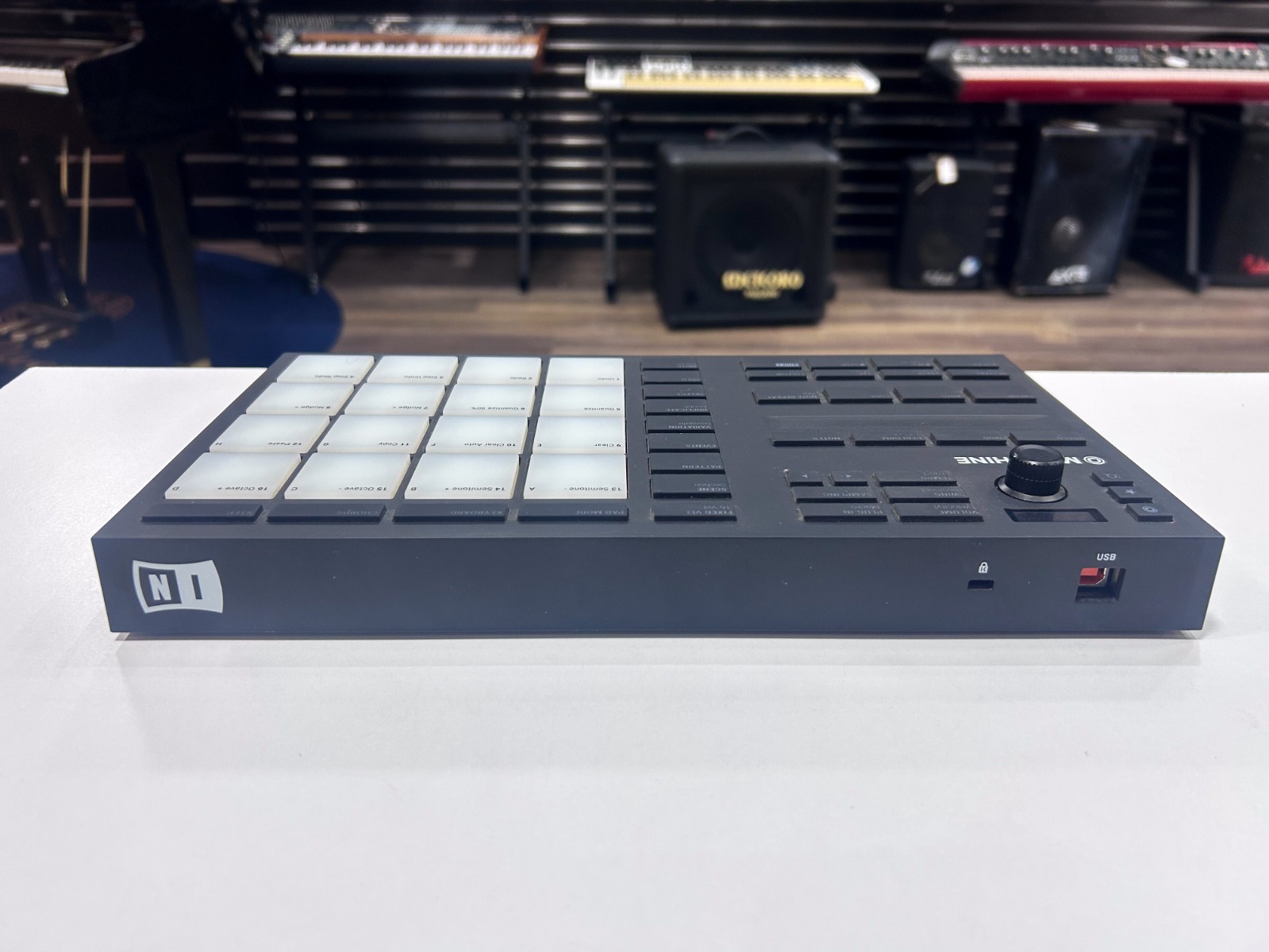 Controlador Native Instruments Maschine Mikro MK3 - Usado | 16