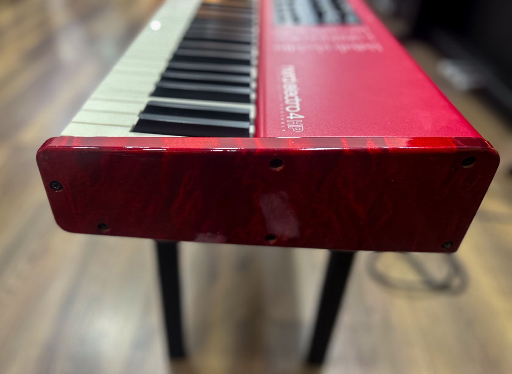 Teclado Nord Electro 4 HP 73 Vermelho Usado | Som Profissional de