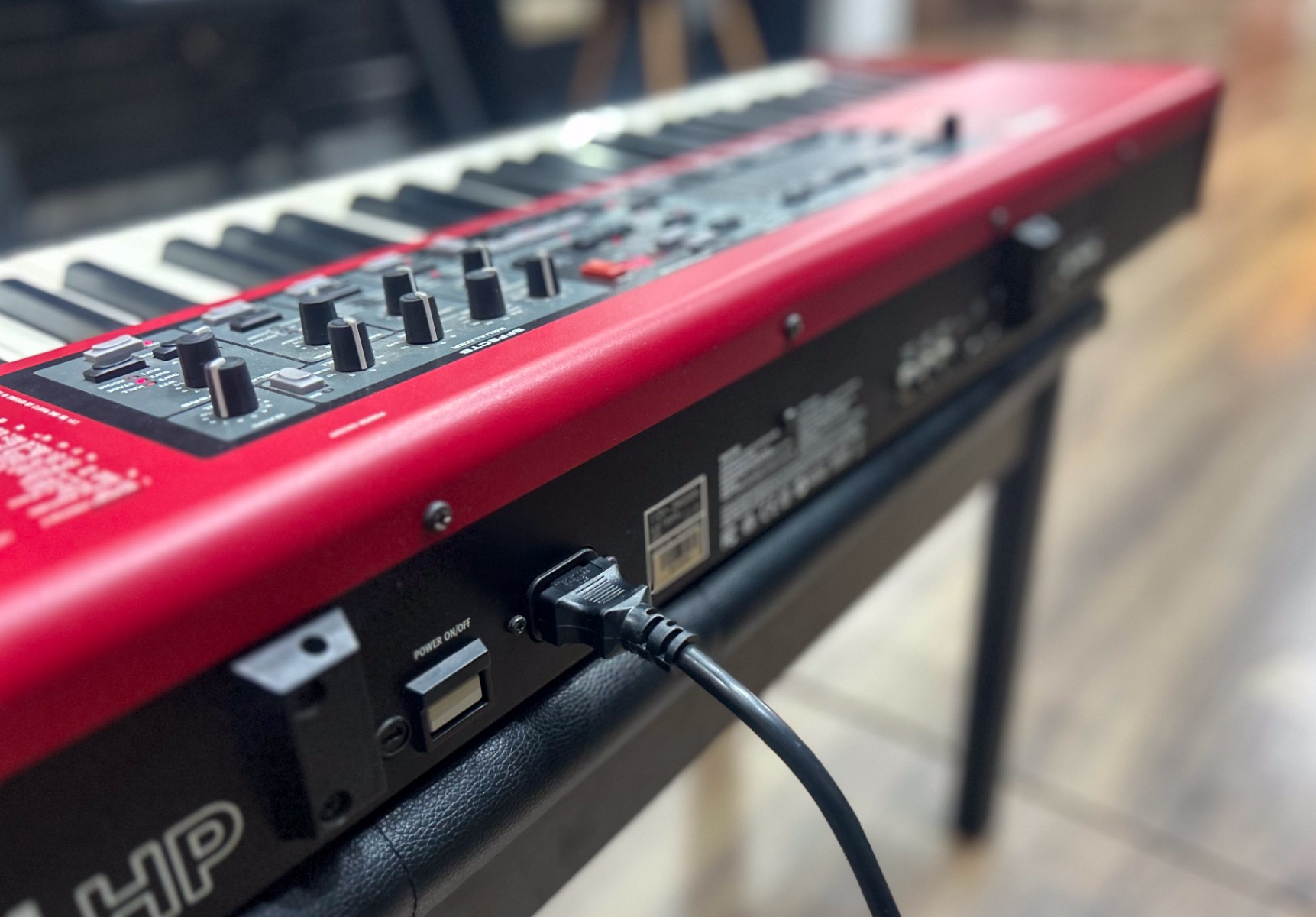 Teclado Nord Electro 4 HP 73 Vermelho Usado | Som Profissional de