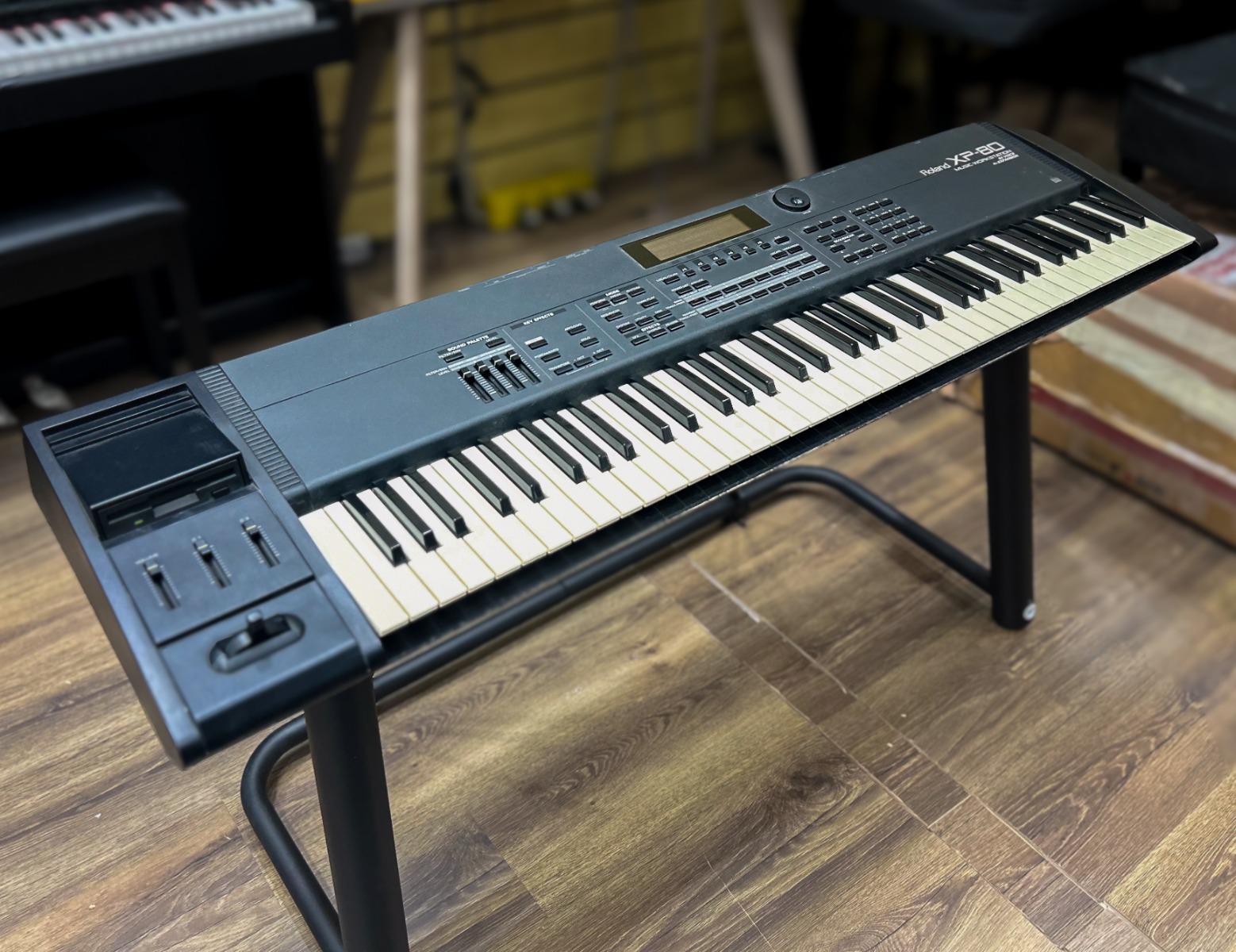 Teclado Roland XP-80 Usado - Workstation Profissional com