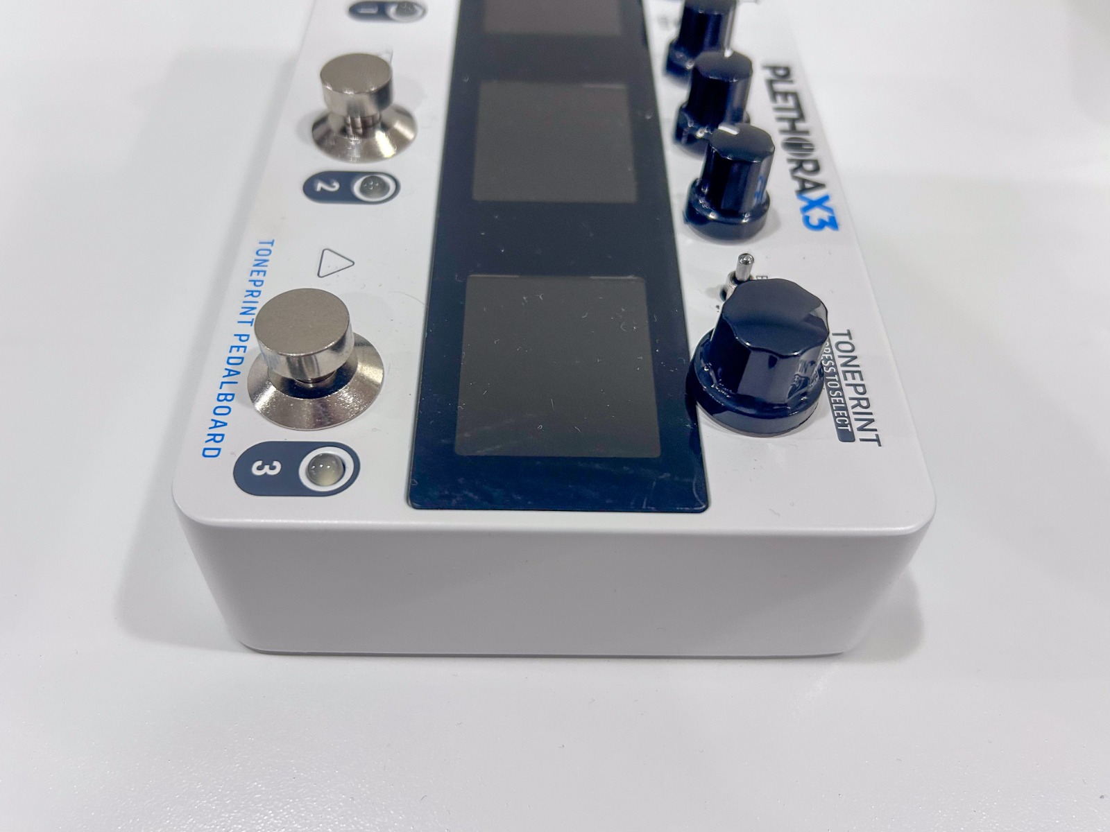 Pedaleira TC Electronic PLETHORA RAX3 Branco - Multiefeitos