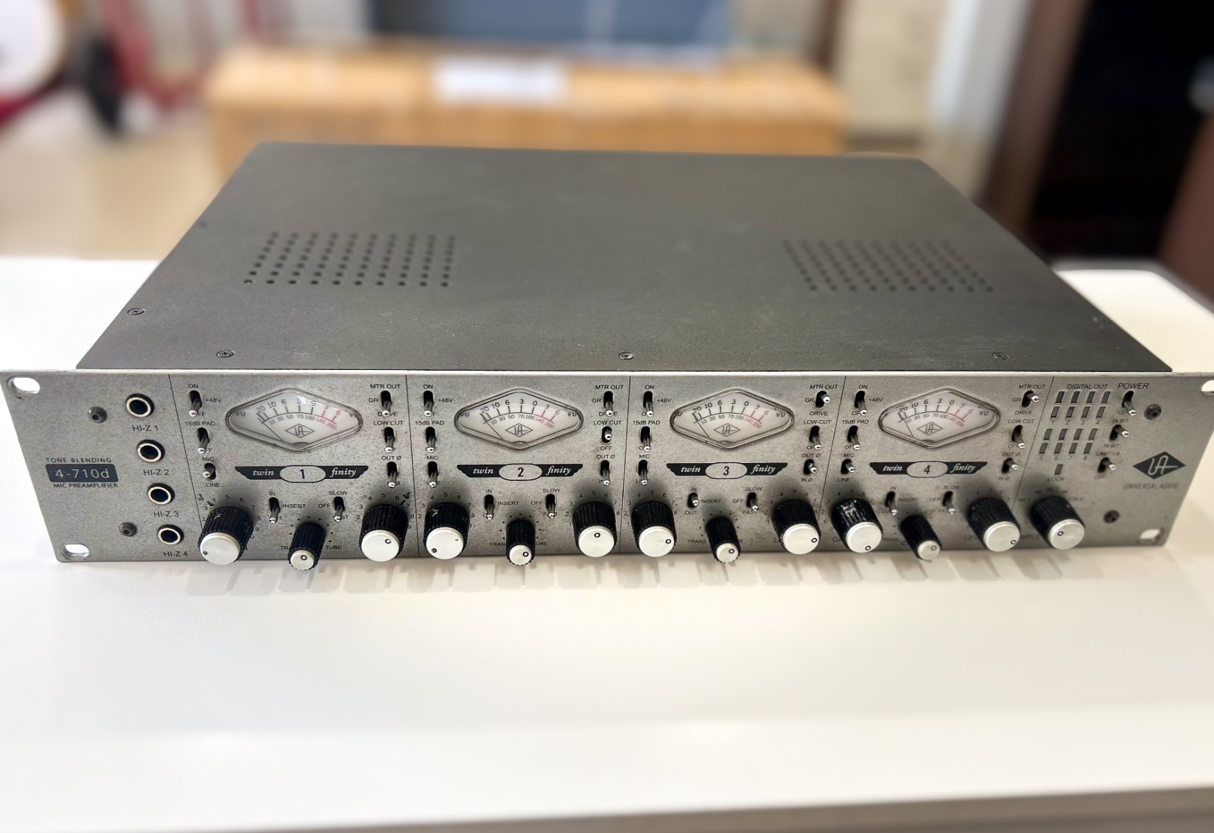 Pré-Amplificador UA 4-710D Usado - 4 Canais Valvulado
