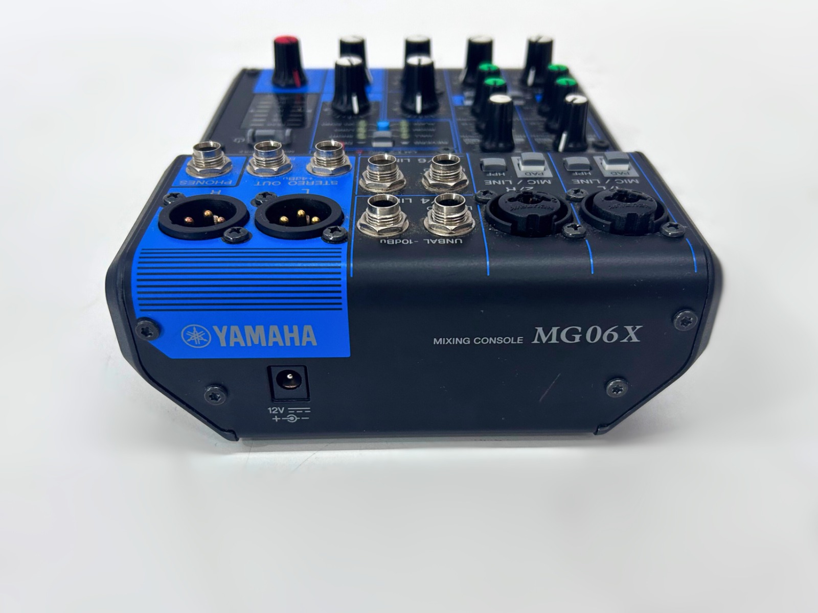 Mesa de Som Yamaha MG06X Usada – Compacta com Efeitos Integrados