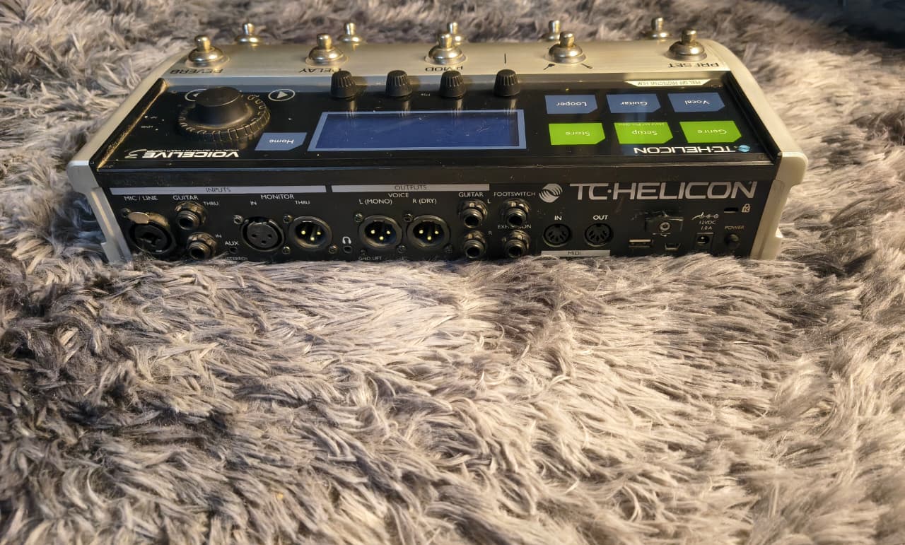Processador Vocal TC-Helicon VoiceLive 3 Usado | Harmonia e Guitar