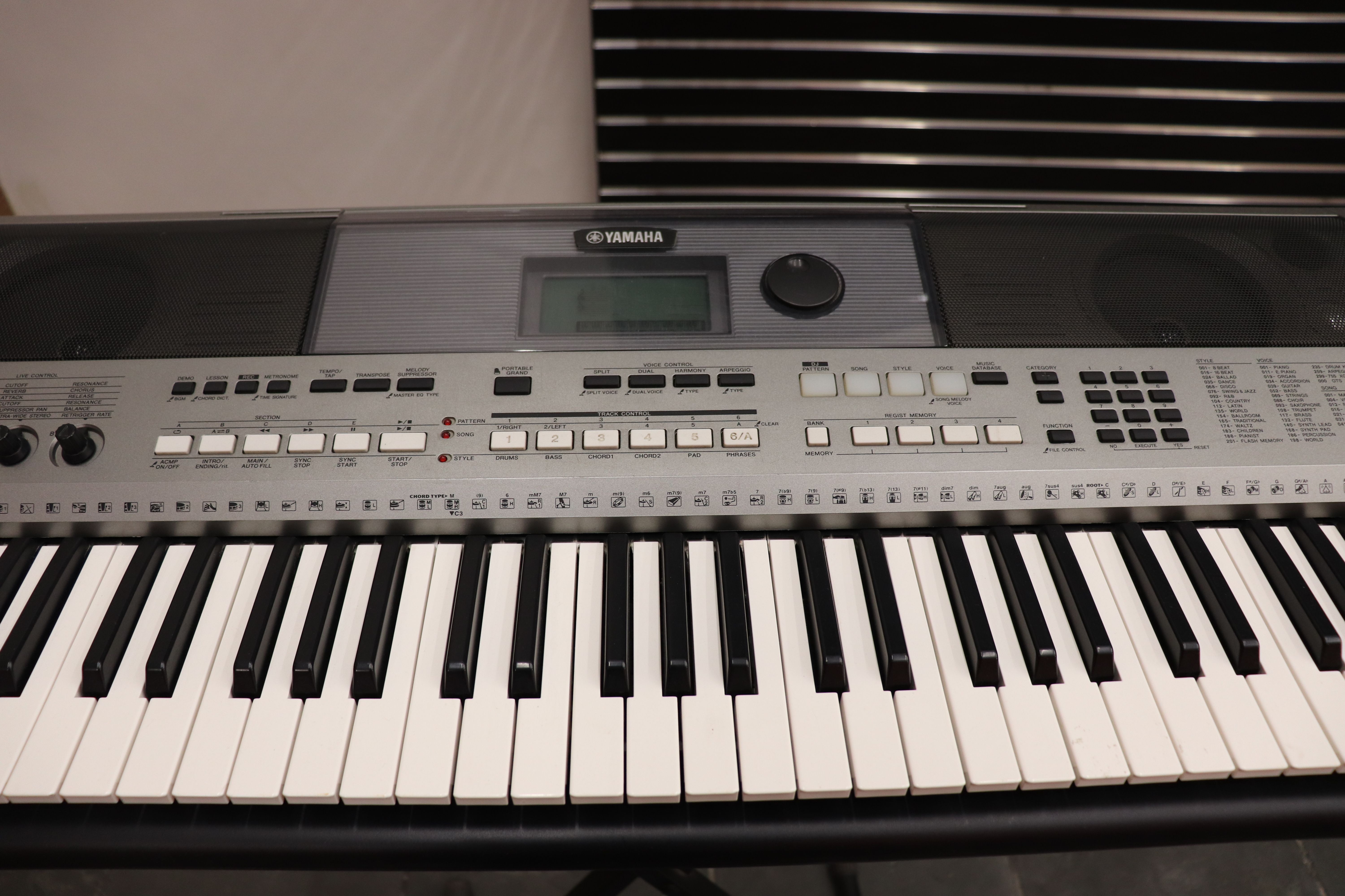 Yamaha PSR-E443 Arranjador - Usado | Melhores Preços e Condições