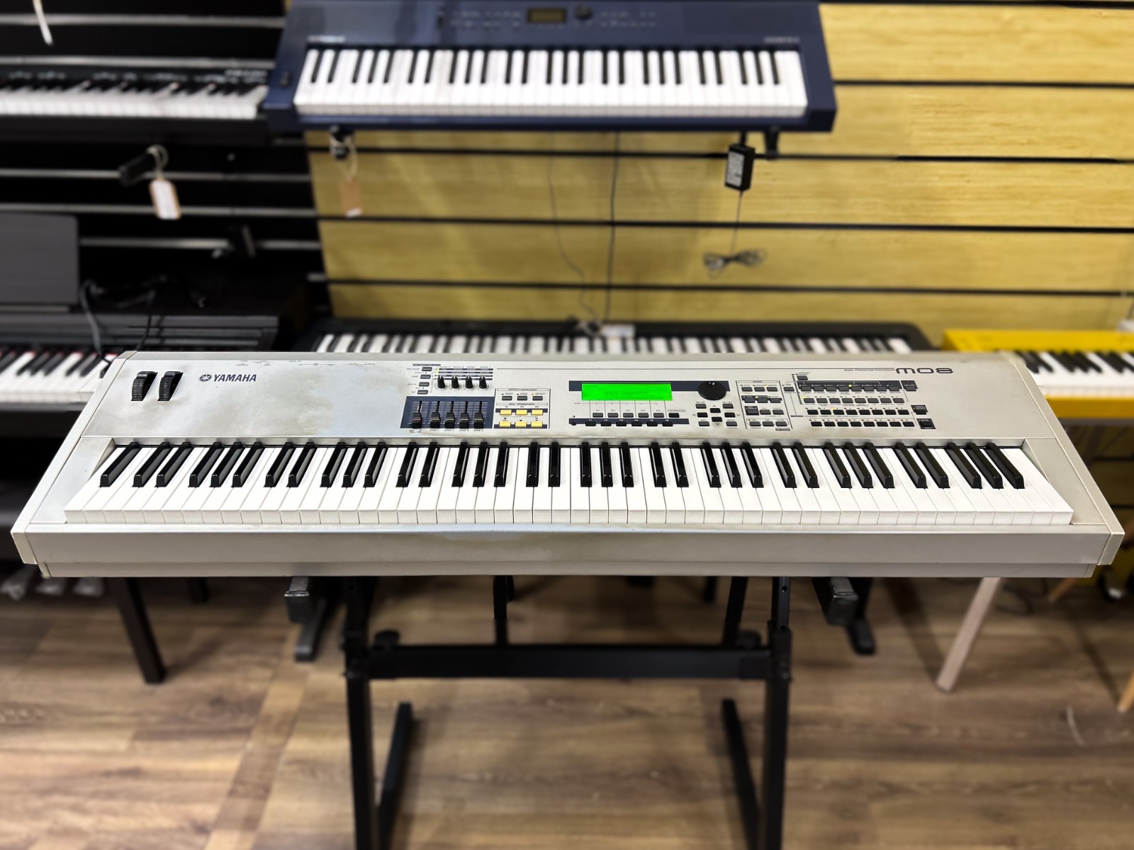 Sintetizador Yamaha MO-8 Usado - Qualidade Sonora Profissional