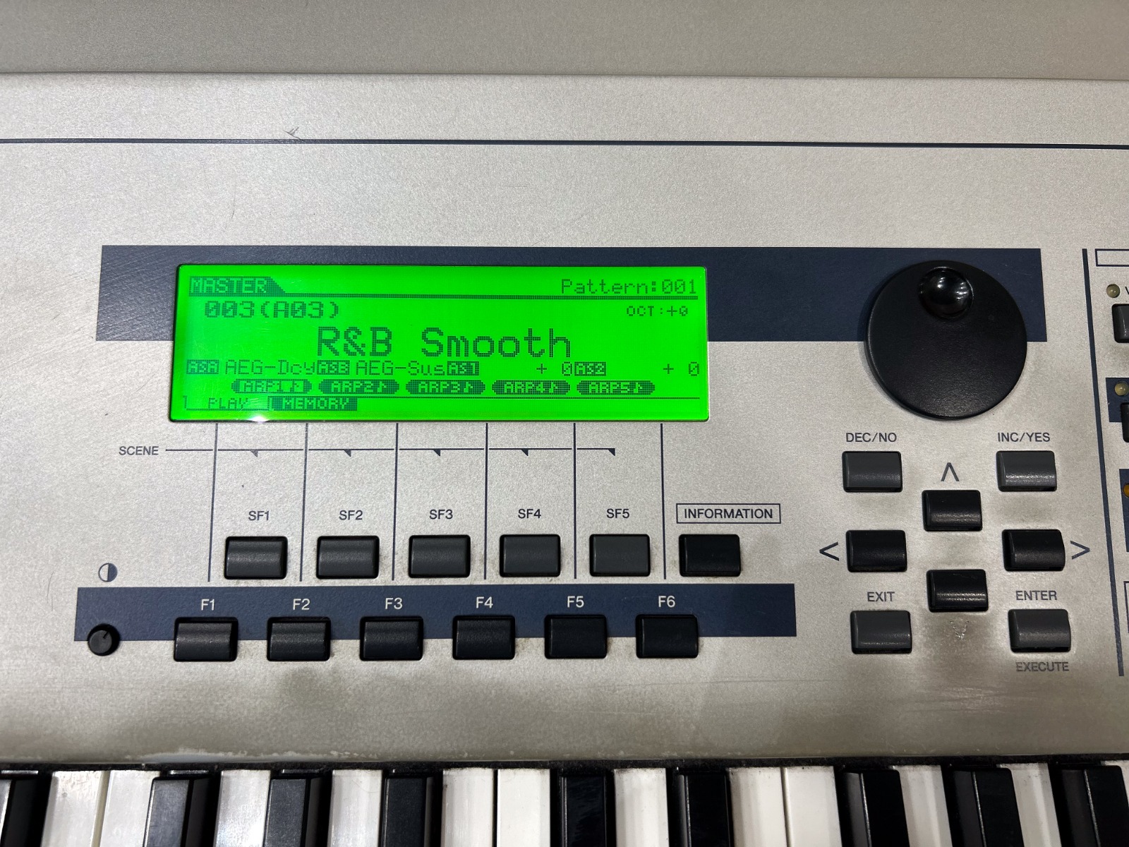 Sintetizador Yamaha MO-8 Usado - Qualidade Sonora Profissional