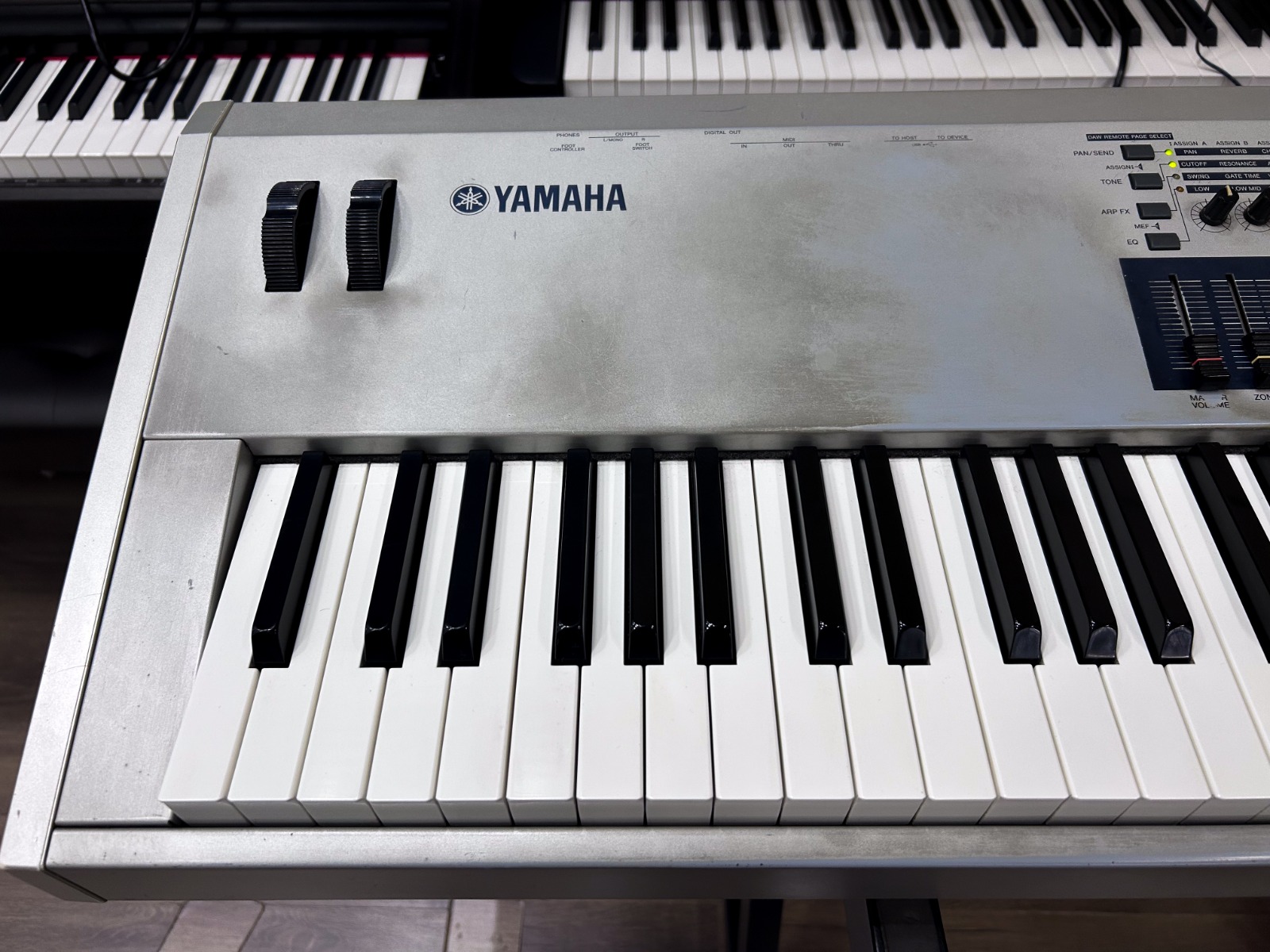 Sintetizador Yamaha MO-8 Usado - Qualidade Sonora Profissional